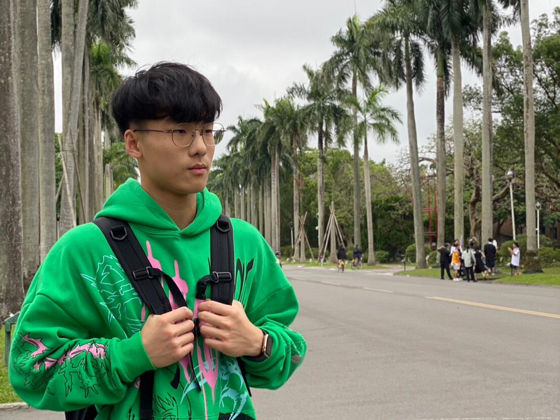 約莫三年前的這時候是我第一次遇見周俞老師,身為小高一的我直接被老師的台風、自信以及獨到的解題模式深深吸引 - 周俞線上學院|分科化學 | 分科 ...